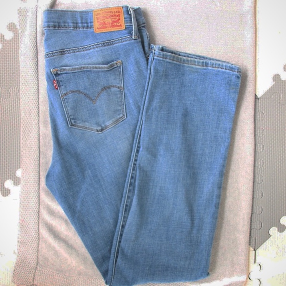 Classic cut Levi’s blue jeans